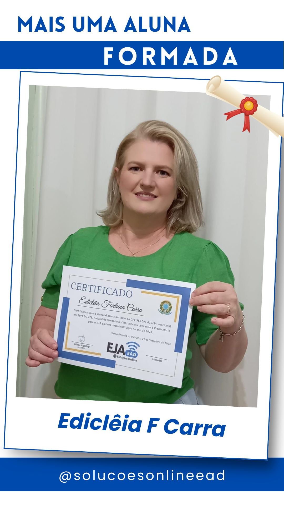 Diclêia F. Carra — aluno formado segurando o certificado
