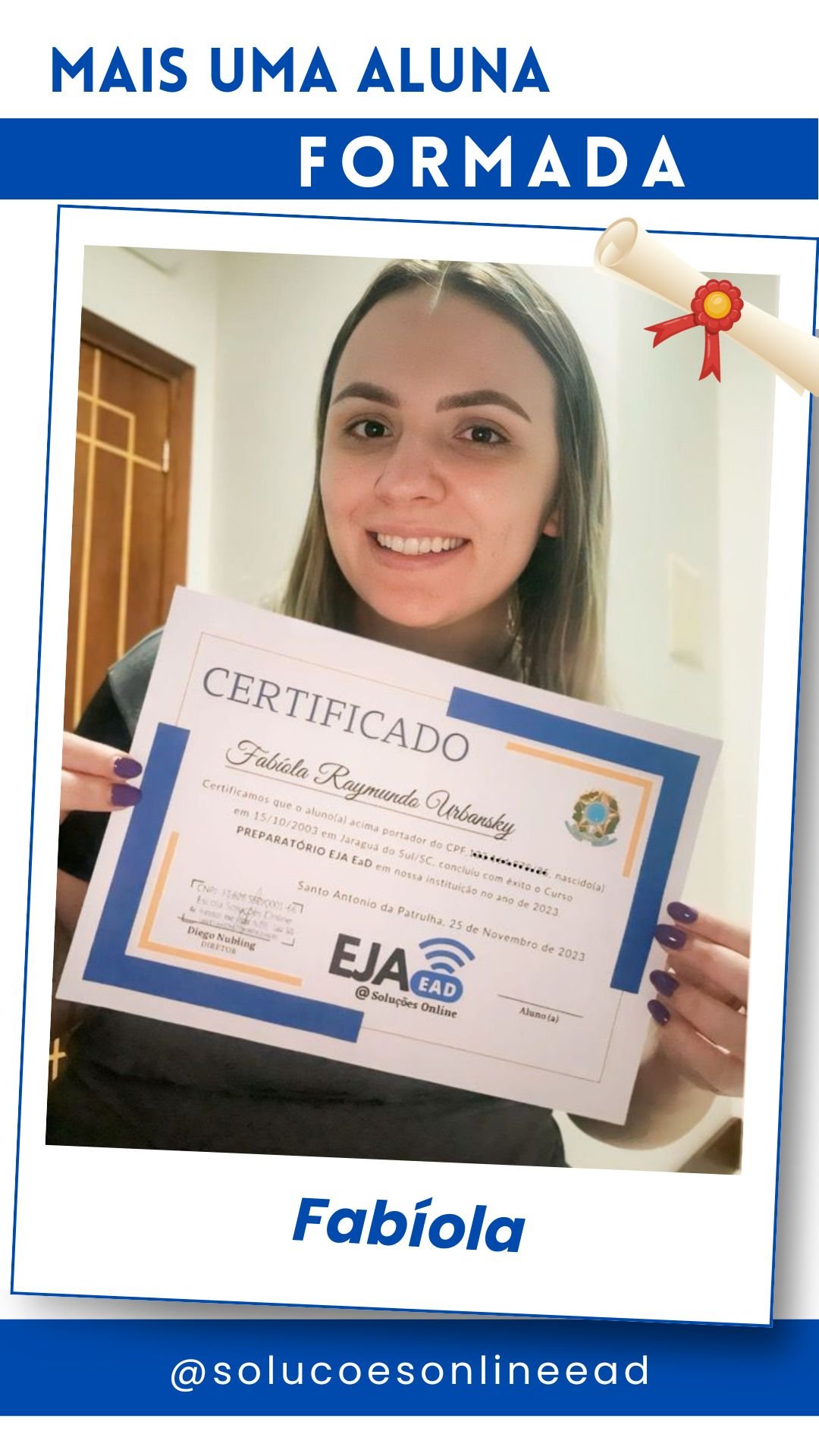 Fabíola — aluno formado segurando o certificado